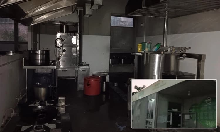 ದಾಂಡೇಲಿ: ವಿದ್ಯುತ್ ಬಿಲ್ ಬಾಕಿ… ಕತ್ತಲೆಯಲ್ಲಿರುವ ಇಂದಿರಾ ಕ್ಯಾಂಟೀನ್