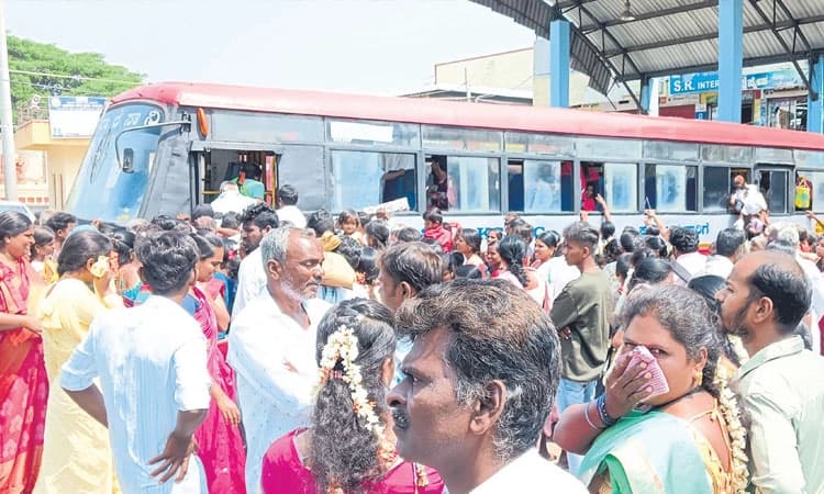 ಬಿಳಿಗಿರಿರಂಗನಬೆಟ್ಟಕ್ಕೆ ಬಸ್‌ ಇಲ್ಲದೇ ಭಕ್ತರ ಪರದಾಟ!