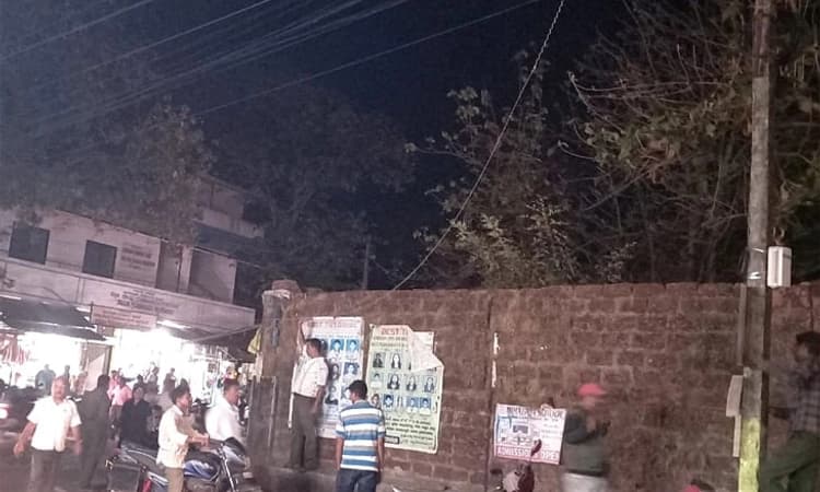 Ankola ತುಂಡಾಗಿ ರಸ್ತೆಗೆ ಬಿದ್ದ ವಿದ್ಯುತ್ ತಂತಿ: ತಪ್ಪಿದ ಭಾರೀ ಅನಾಹುತ