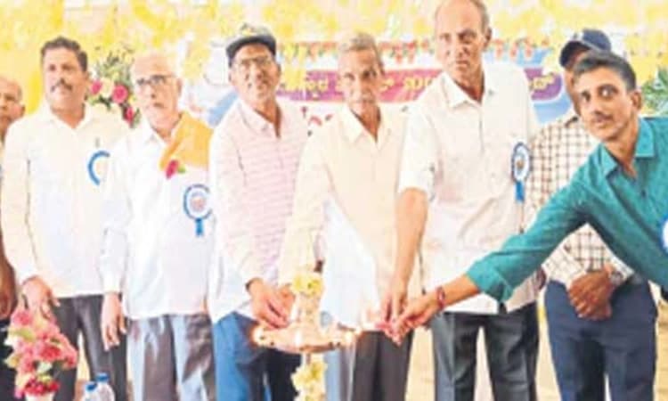 ರಾಮದುರ್ಗ: ಸಮಾಜದಲ್ಲಿ ಉತ್ತಮ ವ್ಯಕ್ತಿತ್ವ ಬೆಳೆಸಿಕೊಳ್ಳಿ; ಎಸ್‌.ಪಿ. ಶೇಷಪ್ಪ