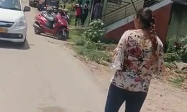 Chikkamagaluru; ಯುವತಿಯರ ತಂಡದಿಂದ ಜನರಿಂದ ಹಣ ವಸೂಲಿ!