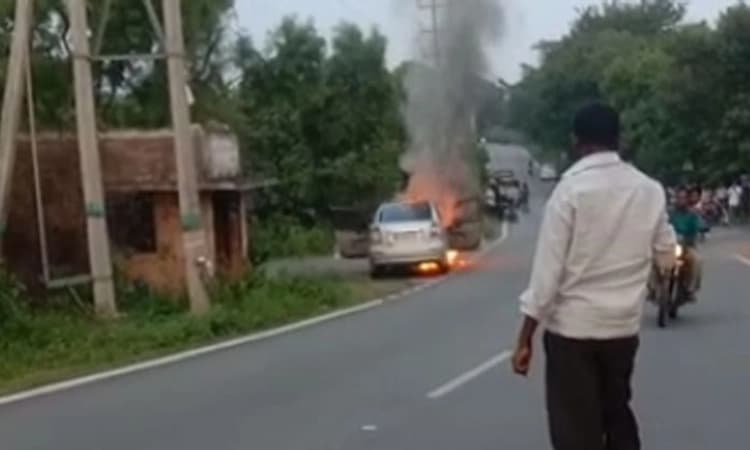 Ramanagara ಚಲಿಸುತ್ತಿದ್ದ ಕಾರು ಸುಟ್ಟು ಕರಕಲು