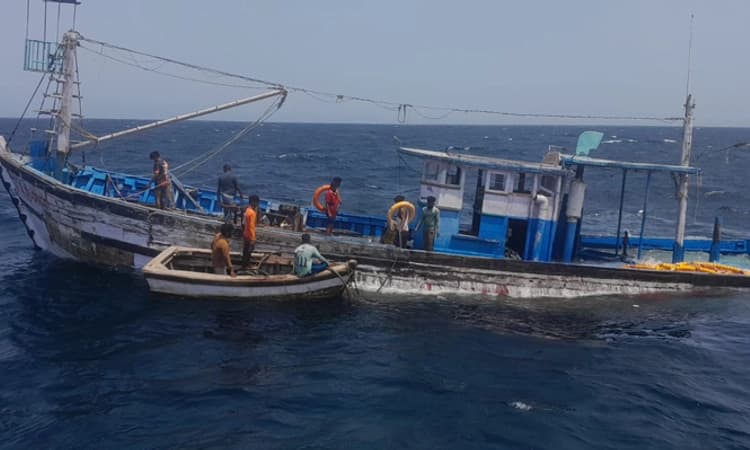 Ankola; ಬೆಳಂಬಾರ ಸಮುದ್ರದಲ್ಲಿ ಮೀನುಗಾರಿಕೆಗೆ ತೆರಳಿದ್ದ ಬೋಟ್ ಮುಳುಗಡೆ, ಅಪಾರ ನಷ್ಟ