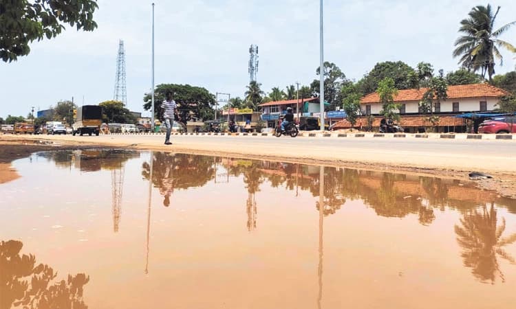 Thekkatte ರಾ.ಹೆ.66: ಕಾಡುತ್ತಿದೆ ಒಳಚರಂಡಿ ಸಮಸ್ಯೆ