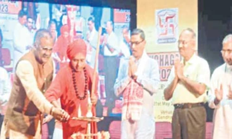 Hubli: ವಿದೇಶಿ ತಳಿ ಹಸು ವಿಜೃಂಭಣೆ ಕಳವಳಕಾರಿ-ರಾಜಯೋಗೀಂದ್ರ ಸ್ವಾಮೀಜಿ