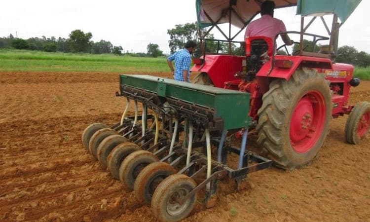 ಜಮೀನು ಹದಗೊಳಿಸಲು ಸಜ್ಜಾದ ಅನ್ನದಾತ; ಉತ್ತಮ ಮುಂಗಾರು ಆರಂಭದ ನಿರೀಕ್ಷೆಯಲ್ಲಿ ರೈತ|