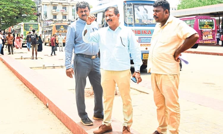 ಸ್ಟೇಟ್‌ಬ್ಯಾಂಕ್‌ ಸರ್ವಿಸ್‌ ಬಸ್‌ ನಿಲ್ದಾಣಕ್ಕೆ ಮೇಯರ್‌ ಭೇಟಿ; ಪರಿಶೀಲನೆ