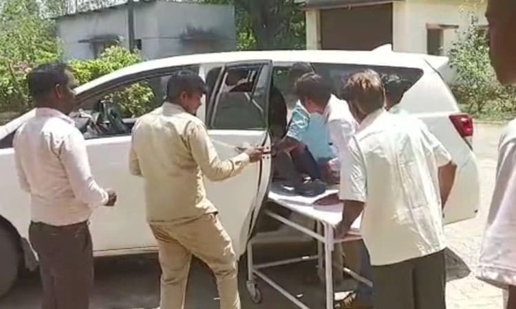 ದಾಂಡೇಲಿ: ಫಣಸೋಲಿ ಅರಣ್ಯ ಪ್ರದೇಶದಲ್ಲಿ ಜಂಗಲ್ ಸಫಾರಿಗೆ ಹೋದ ವಾಹನ ಪಲ್ಟಿ; ಐವರಿಗೆ ಗಾಯ