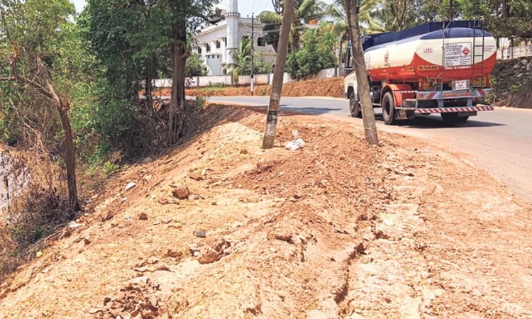 Bajpe:ತಡೆಗೋಡೆ ನಿರ್ಮಿಸದಿದ್ದರೆ ಸಂಪರ್ಕ ಕಡಿತದ ಭೀತಿ!