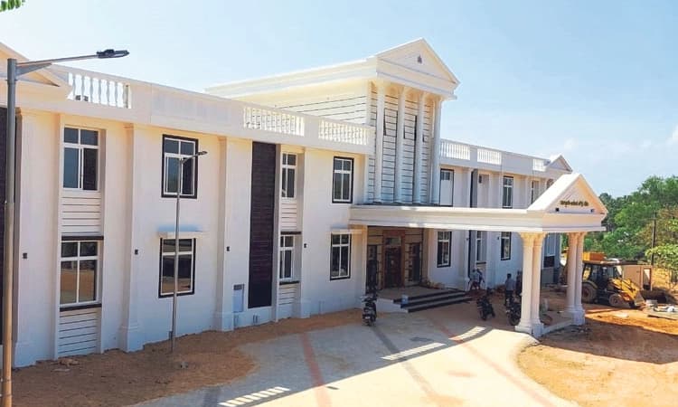 Kadaba; ಒಂದೇ ಸೂರಿನಡಿ ಸರಕಾರಿ ಸೇವೆ ನೀಡಲು ಜನರ ಆಗ್ರಹ