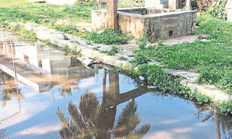 ಕುಡಿಯುವ ನೀರಿನ ಬಾವಿಗೆ ಒಳಚರಂಡಿಯ ಕಲುಷಿತ ನೀರು