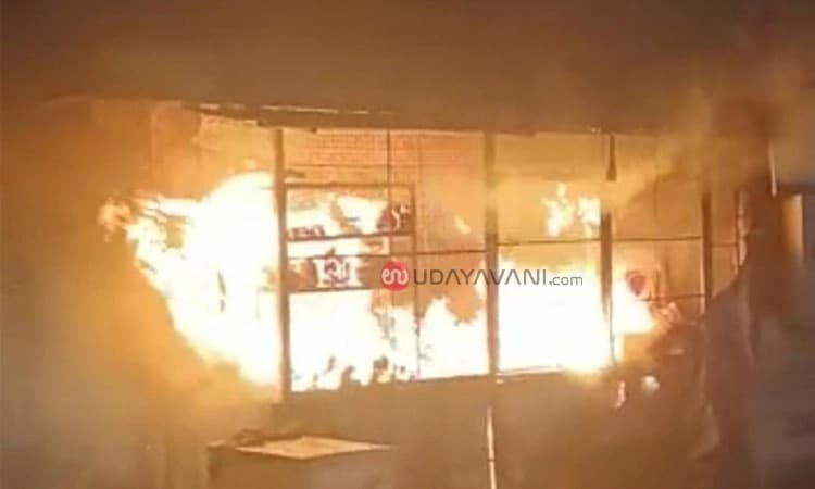 Mangaluru: ಮಳಿಗೆಗೆ ಆಕಸ್ಮಿಕ ಬೆಂಕಿ; ಲಕ್ಷಾಂತರ ರೂ. ನಷ್ಟ