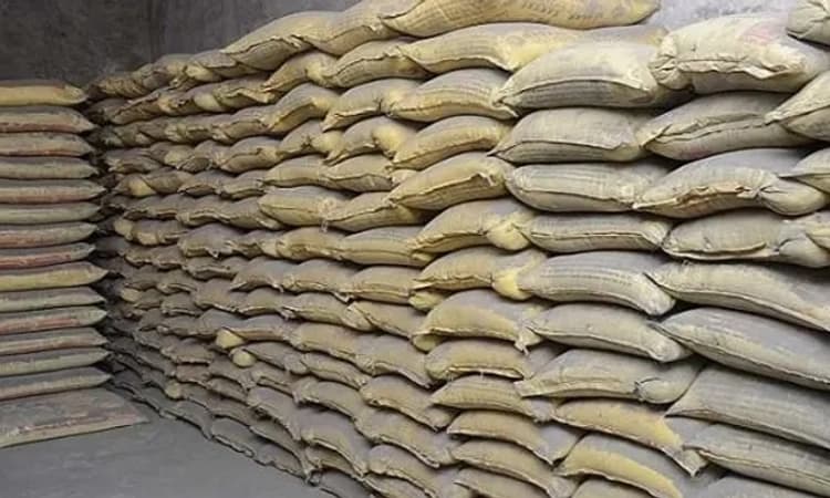 ಖಾಸಗಿ ಸ್ಥಳಗಳಲ್ಲಿ ಸರಕಾರದ ಕಾಮಗಾರಿಯ ಸಿಮೆಂಟ್‌ ವಶಕ್ಕೆ ಪಡೆದ ತಹಶೀಲ್ದಾರ್‌