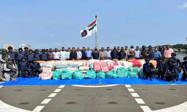 Kerala: ಪಾಕಿಸ್ತಾನದಿಂದ ರವಾನೆ…25,000 ಕೋಟಿ ರೂ.ಮೌಲ್ಯದ ಡ್ರಗ್ಸ್‌ ವಶಕ್ಕೆ, ಓರ್ವನ ಬಂಧನ