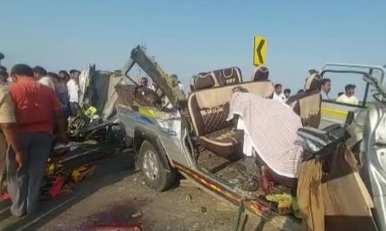 ರಸ್ತೆ ಅಪಘಾತ: ಕರ್ನಾಟಕ – ಆಂಧ್ರ ಮೂಲದ 7 ಜನರು ಸ್ಥಳದಲ್ಲೇ ಸಾವು