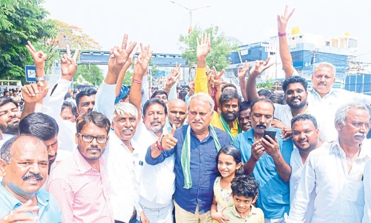 ಚಿ.ನಾ.ಹಳ್ಳಿ: ಪ್ರಭಾವಿ ಸಚಿವರನ್ನೇ ಸೋಲಿಸಿದ ಸುರೇಶ್‌ಬಾಬು