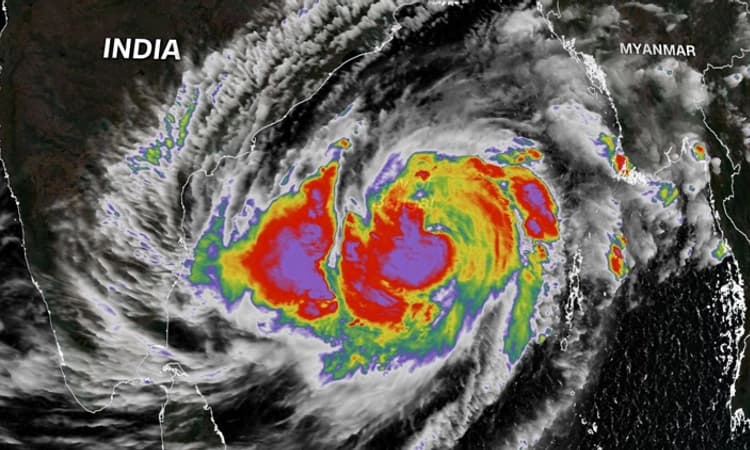 ಮೋಚಾ ಭೀತಿ ಬಾಂಗ್ಲಾದಲ್ಲಿ ಹೈ ಅಲರ್ಟ್‌: ಲಕ್ಷಾಂತರ ಜನರಿಗೆ ಸ್ಥಳಾಂತರಕ್ಕೆ ಸೂಚನೆ