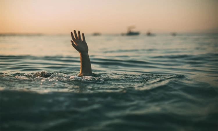 ಚಿಪ್ಪು ಮೀನು ಹೆಕ್ಕುತ್ತಿದ್ದಾಗ ಹೊಳೆಯಲ್ಲಿ ಮುಳುಗಿ ಯುವಕನ ಸಾವು