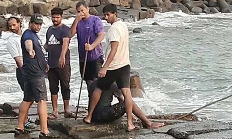 ಗೋವಾ ಬೀಚ್: ಬಂಡೆಗಳ ನಡುವೆ ಕಾಲು ಸಿಕ್ಕಿಬಿದ್ದು ಒದ್ದಾಡಿದ ಕುಂದಾಪುರ ಮೂಲದ ಯುವಕ