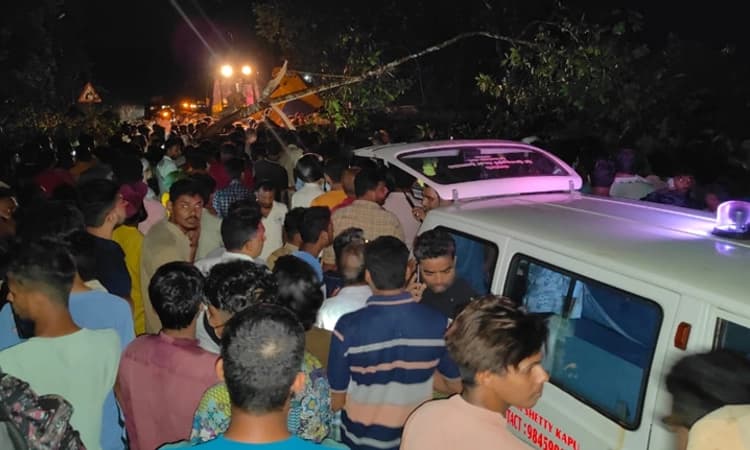 ಮಲ್ಲಾರು ರಿಕ್ಷಾದ ಮೇಲೆ ಮರ ಬಿದ್ದ ಘಟನೆ: ಇಬ್ಬರ ಅಂತ್ಯಕ್ರಿಯೆ