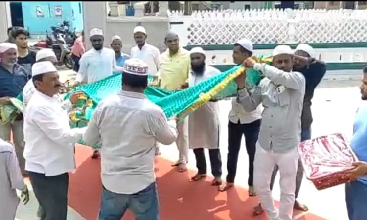 ಚನ್ನಪಟ್ಟಣ: ಕುಮಾರಸ್ವಾಮಿ, ನಿಖಿಲ್ ಗೆಲುವಿಗೆ ಮುಸ್ಲಿಂ ಬಾಂಧವವರ ಪ್ರಾರ್ಥನೆ