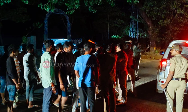 ಚಾರ್ಮಾಡಿ ಮತಗಟ್ಟೆ ಮುಂಭಾಗ ತಡರಾತ್ರಿ ಉದ್ವಿಗ್ನ ಪರಿಸ್ಥಿತಿ, ಲಾಠಿ ಚಾರ್ಜ್