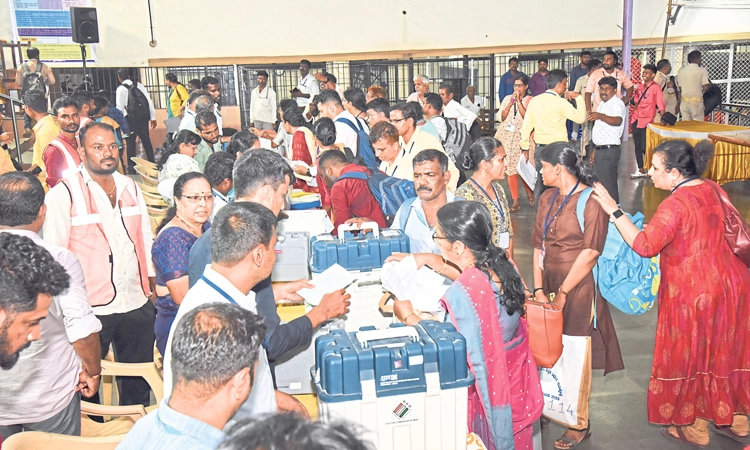 ತಡರಾತ್ರಿ ವರೆಗೂ ನಡೆದ ಡಿಮಸ್ಟರಿಂಗ್‌ : ಎನ್‌ಐಟಿಕೆಗೆ ತಲುಪಿದ ಮತಯಂತ್ರ