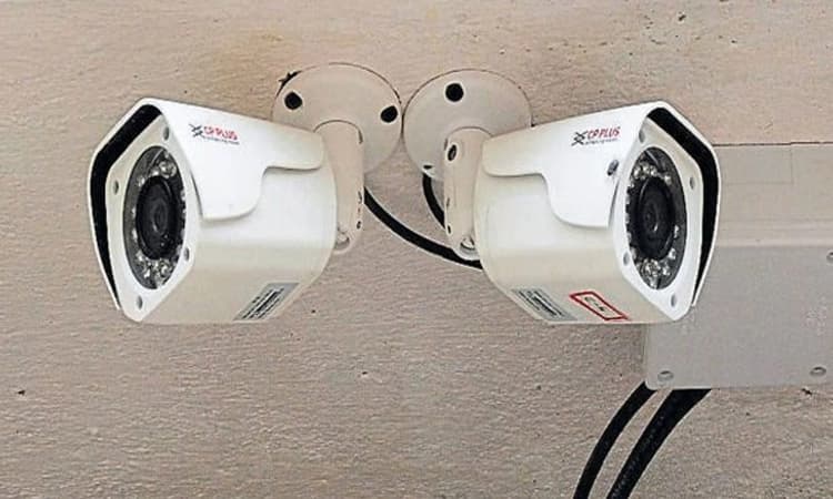 ಪ್ರೇಯಸಿಯೊಂದಿಗೆ ಪತ್ನಿಯ ಸ್ಕೂಟರ್ ನಲ್ಲಿ ಜಾಲಿ ರೈಡ್; ಸಿಕ್ಕಿಬಿದ್ದ!