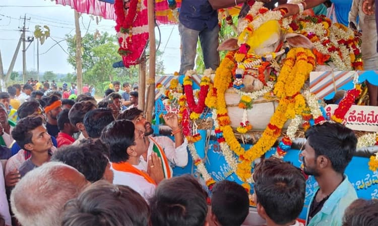 ಹೋರಿ ಹಠಾತ್ ನಿಧನ: ಕೊನೆಗೂ ಮತದಾನಕ್ಕೆ ತೆರಳಿದ ಗ್ರಾಮಸ್ಥರು