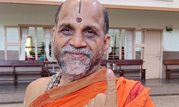 ಮತದಾನಂ ಸರ್ವದಾನ ಪ್ರಧಾನಂ: ಪುತ್ತಿಗೆ ಶ್ರೀ ಸುಗುಣೇಂದ್ರ ತೀರ್ಥ ಶ್ರೀಪಾದರು