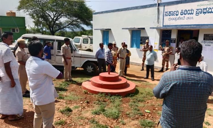 ಮೂಲಭೂತ ಸೌಕರ್ಯ ನೀಡಿಲ್ಲ ಎಂದು ಆರೋಪಿಸಿ ಚಿಕ್ಕ ಏಲಚಟ್ಟಿ ಗ್ರಾಮಸ್ಥರಿಂದ ಮತದಾನ ಬಹಿಷ್ಕಾರ