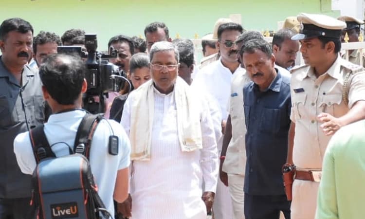 Karnataka Polls ಭಾರಿ ಅಂತರದ ಗೆಲುವು ಸಾಧಿಸುತ್ತೇನೆ: ವಿಶ್ವಾಸದಲ್ಲಿ ಸಿದ್ದರಾಮಯ್ಯ