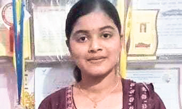 ಗೇರುಬೀಜ ಕಾರ್ಖಾನೆಯ ಕಾರ್ಮಿಕೆಯ ಮಗಳ ಸಾಧನೆ: ಕನ್ನಡ ಮಾಧ್ಯಮದಲ್ಲಿ ಶ್ರೀಯಾಗೆ 617 ಅಂಕ