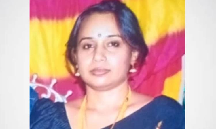 ಹಿರಿಯೂರು ಜೆಡಿಎಸ್ ಅಭ್ಯರ್ಥಿ ಪತ್ನಿ, ಸೊಸೆ ಐಟಿ ವಶಕ್ಕೆ