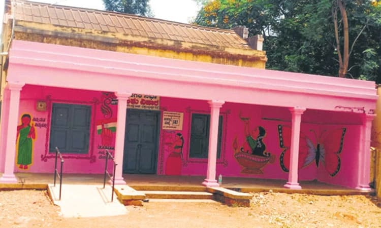 ಮತದಾನಕ್ಕೆ ಸಿಂಗಾರಗೊಂಡ ಮತಗಟ್ಟೆ ಕೇಂದ್ರಗಳು!