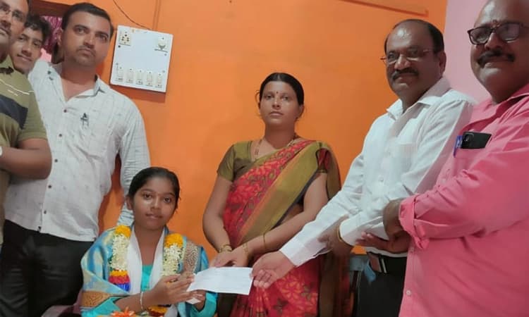 SSLC Result : ಶೇ. 100 ಅಂಕ ಗಳಿಸಿದ ಅನುಪಮಾ ಹಿರೇಹೊಳಿ ರಾಜ್ಯಕ್ಕೆ ಪ್ರಥಮ