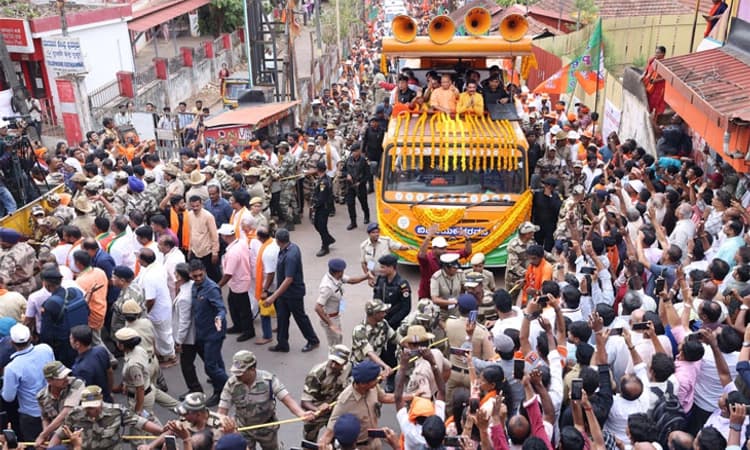 ಬಿಜೆಪಿಯ ಕಮಲ ಚಿಹ್ನೆಯ ಅಭ್ಯರ್ಥಿಗೆ ಮತ ನೀಡಿ ಗೆಲ್ಲಿಸಿ:ಪುತ್ತೂರಿನಲ್ಲಿ ಯೋಗಿ ಕರೆ