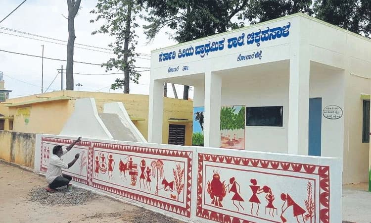 ಮತದಾರರನ್ನು ಸೆಳೆಯಲು ಚಿತ್ತಾಕರ್ಷಕ ಬೂತ್‌ ಸ್ಥಾಪನೆ