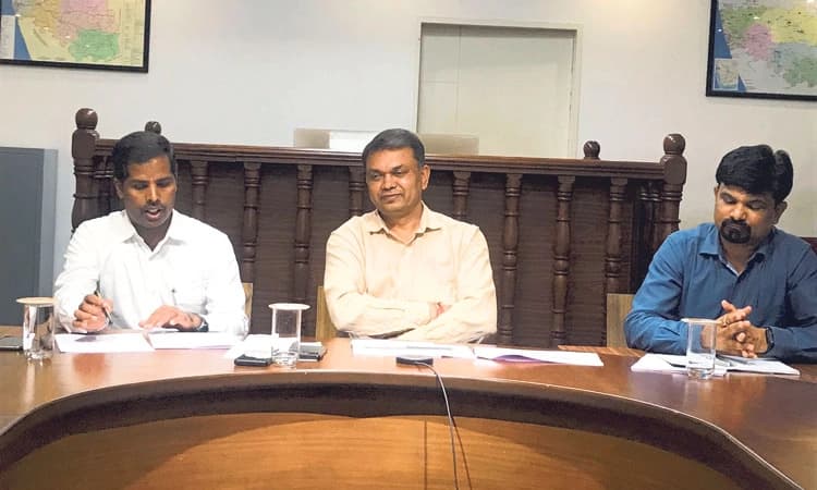 ಕುಡಿಯುವ ನೀರಿಗೆ ಪ್ರಥಮ ಆದ್ಯತೆ: ಜಿಲ್ಲಾಧಿಕಾರಿ