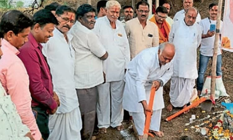 ರಸ್ತೆ ನಿರ್ಮಾಣಕ್ಕೆ ಭೂಮಿಪೂಜೆ