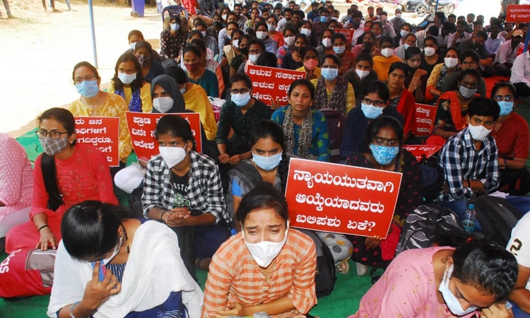 ಪಿಎಸ್‌ಐ ಆಯ್ಕೆಯಾದವರ ಪ್ರತಿಭಟನೆ; ಅಳಲು ತೋಡಿಕೊಂಡ ಅಭ್ಯರ್ಥಿಗಳು