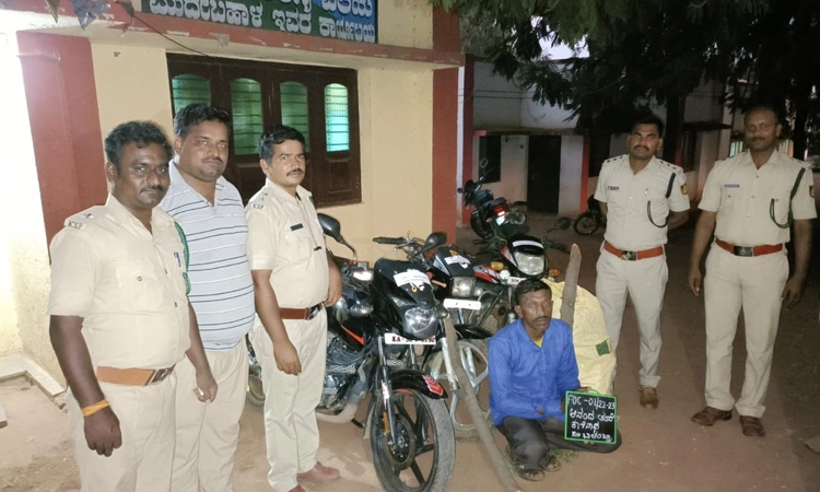 ಅರಣ್ಯ ಸಿಬ್ಬಂದಿಗಳ ಮಿಂಚಿನ ದಾಳಿ : 8.60 ಕೆಜಿ ಶ್ರೀಗಂಧ, ಓರ್ವ ಆರೋಪಿ ವಶಕ್ಕೆ