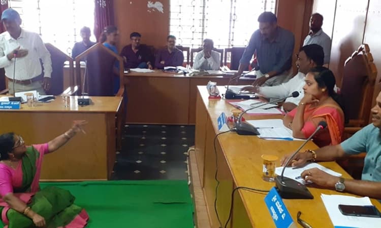 ವಿಪಕ್ಷಕ್ಕೆ ಮಾಹಿತಿ ಇಲ್ಲದೆ ವಿಷಯ ಸೇರ್ಪಡೆ; ಸಾಮಾನ್ಯ ಸಭೆಯಲ್ಲಿ ಸದಸ್ಯೆ ಏಕಾಂಗಿ ಪ್ರತಿಭಟನೆ