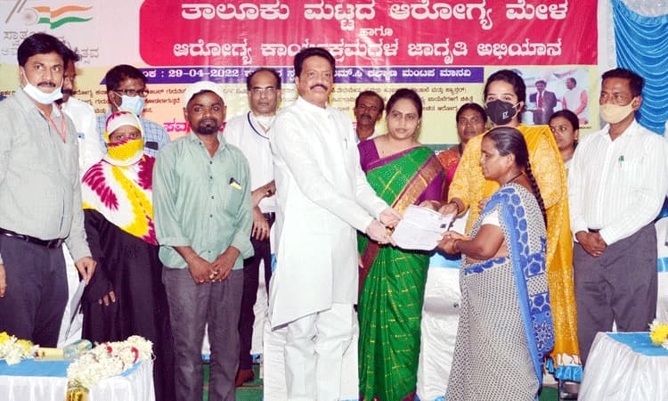 ಪ್ರತಿಯೊಬ್ಬರಿಗೂ ಆರೋಗ್ಯ ಸೇವೆ ದೊರೆಯಲಿ: ನಾಯಕ