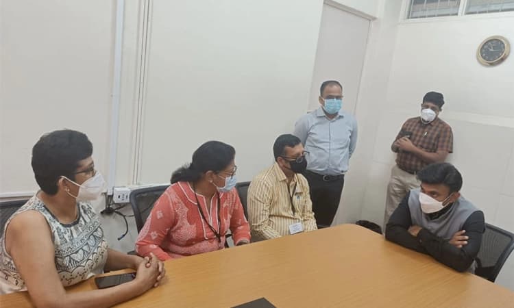 ಆ್ಯಸಿಡ್ ದಾಳಿ ಸಂತ್ರಸ್ತೆ ಭೇಟಿಯಾದ ಸಚಿವ ಸುಧಾಕರ್: ವೈಯಕ್ತಿಕ 5 ಲಕ್ಷ ರೂ. ಸಹಾಯ