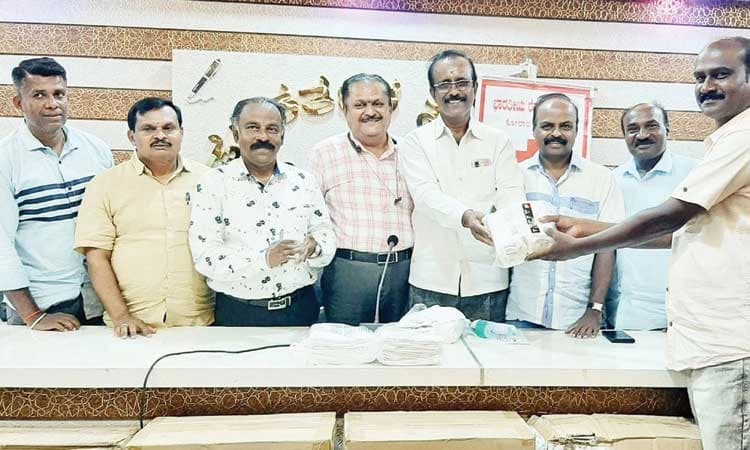 ಜಿಲ್ಲೆಯಲ್ಲಿ 10 ಲಕ್ಷ ‌ ಮಾಸ್ಕ್  ವಿತರಣೆಗೆ ಕ್ರಮ