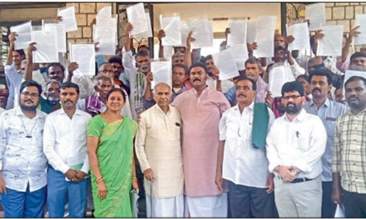 37 ಫಲಾನುಭವಿಗಳಿಗೆ 69 ಎಕರೆ ಭೂಮಿ ಮಂಜೂರು