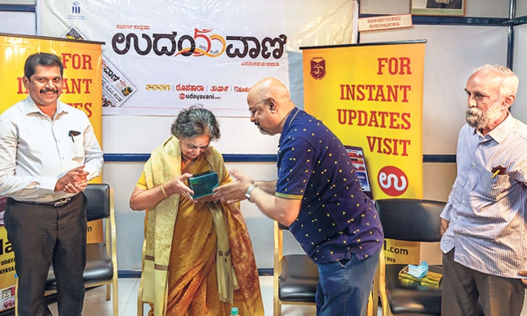 ಚಿತ್ರರಂಗದ ಹಿರಿಯ ನಟಿ ಹರಿಣಿಗೆ ಆತ್ಮೀಯ ಅಭಿನಂದನೆ