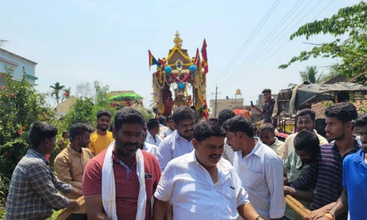 ಬಿ.ಆರ್.ಕಾವಲಿನಲ್ಲಿ ದೊಡ್ಡಮ್ಮ-ಚಿಕ್ಕಮ್ಮ ದೇವಿ ರಥೋತ್ಸವ