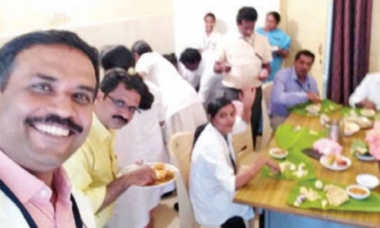 10 ರೂ.ಗೆ ಊಟ ನೀಡುವ ಸರ್ಕಾರಿ ವೈದ್ಯ